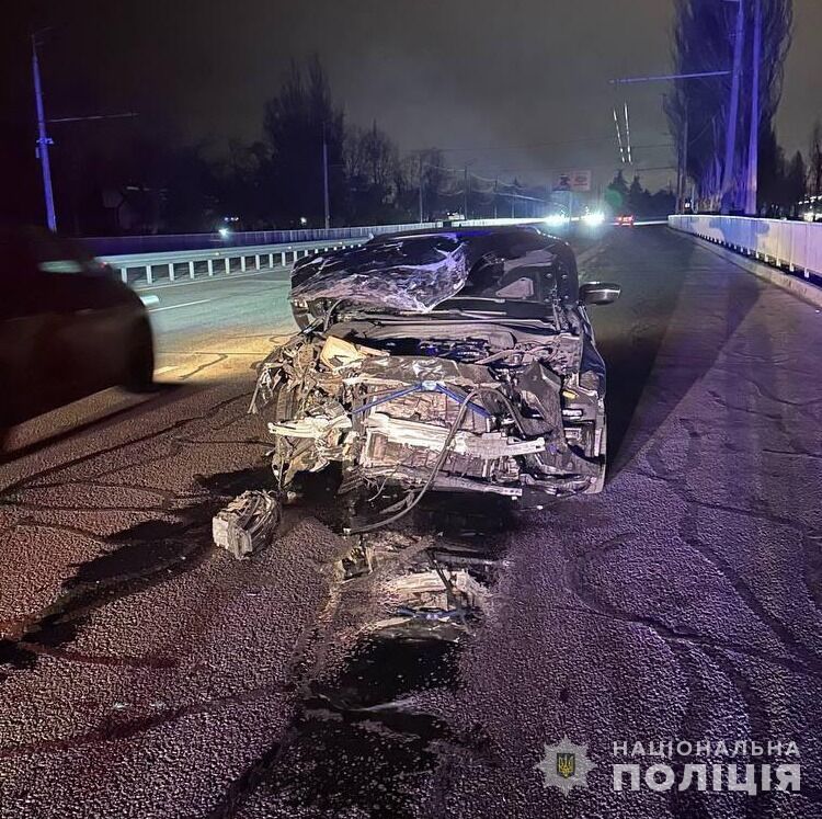 У Дніпрі сталась моторошна ДТП: водій на великій швидкості влетів в іншу автівку, загинула дитина. Фото і відео