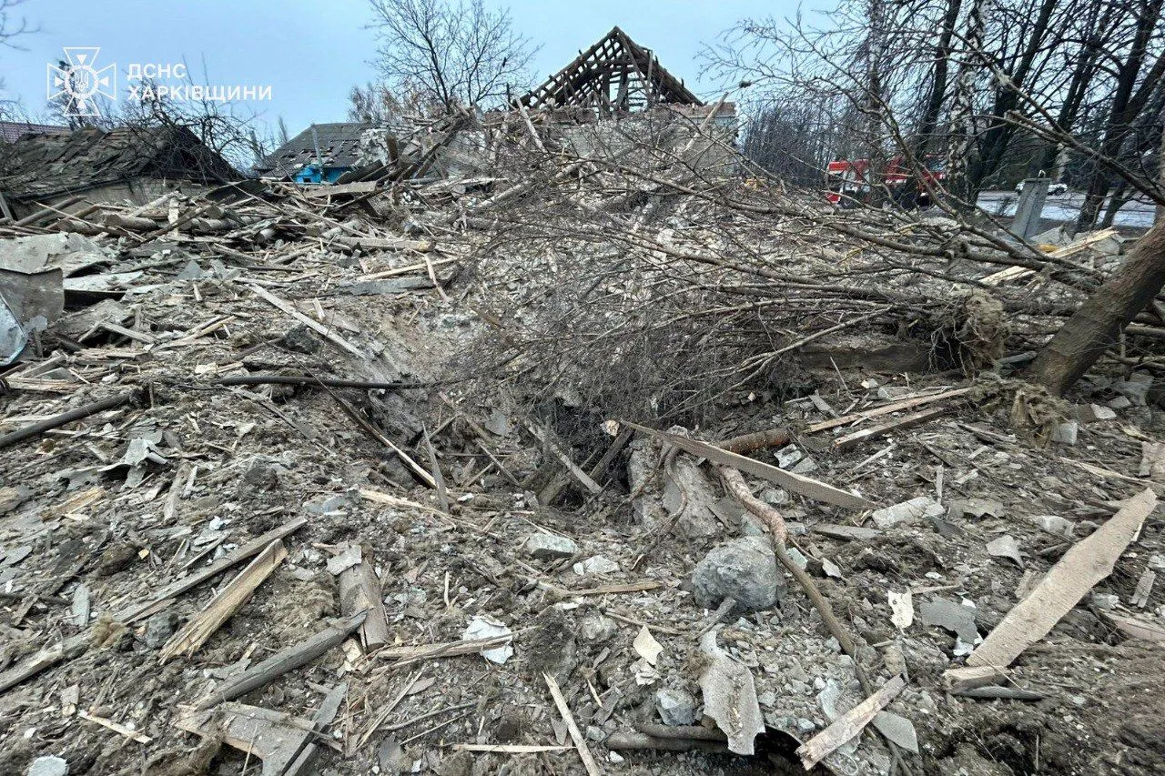 Окупанти завдали ракетного удару по Златополю на Харківщині: 11 людей постраждали. Фото 