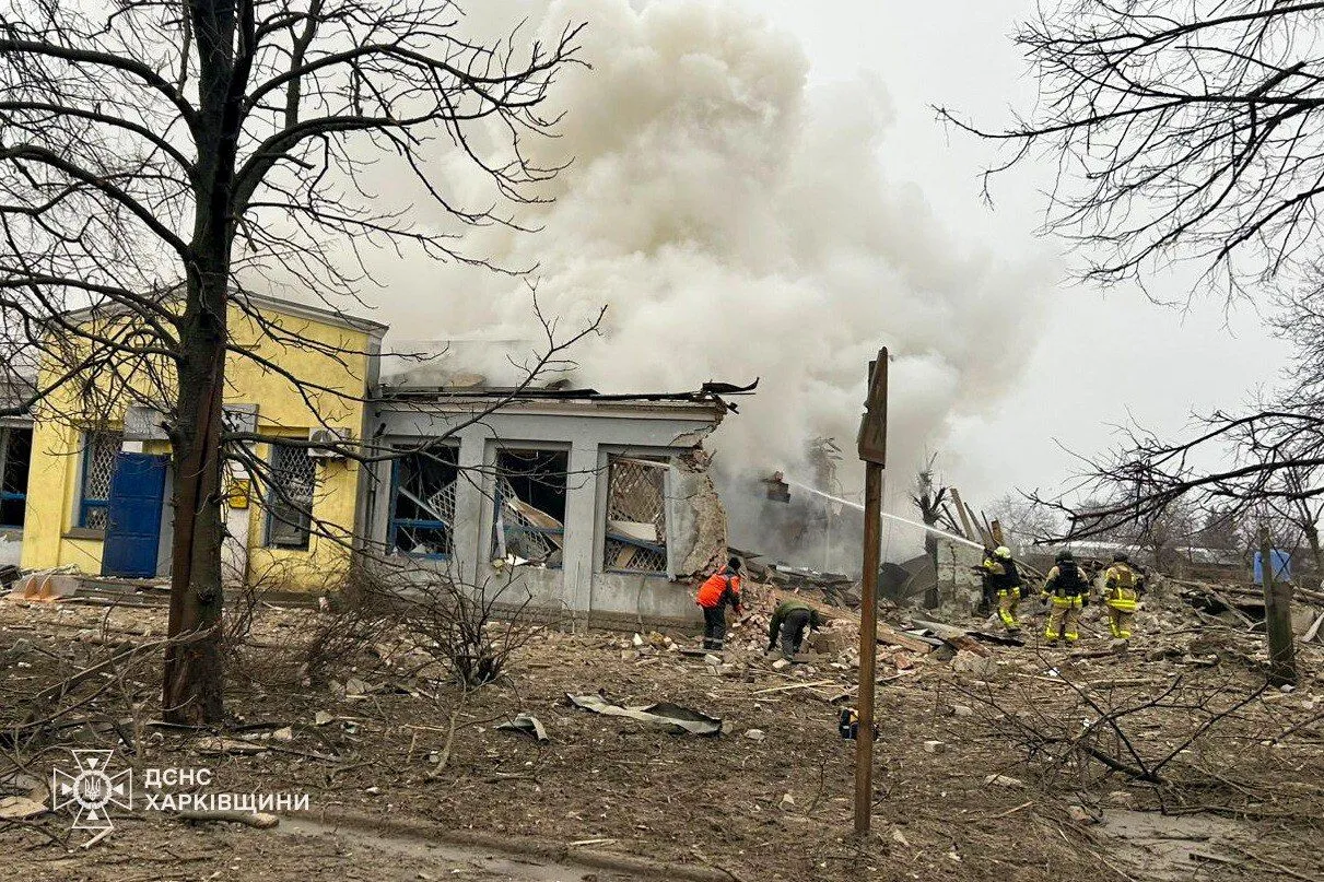 Окупанти завдали ракетного удару по Златополю на Харківщині: 11 людей постраждали. Фото 