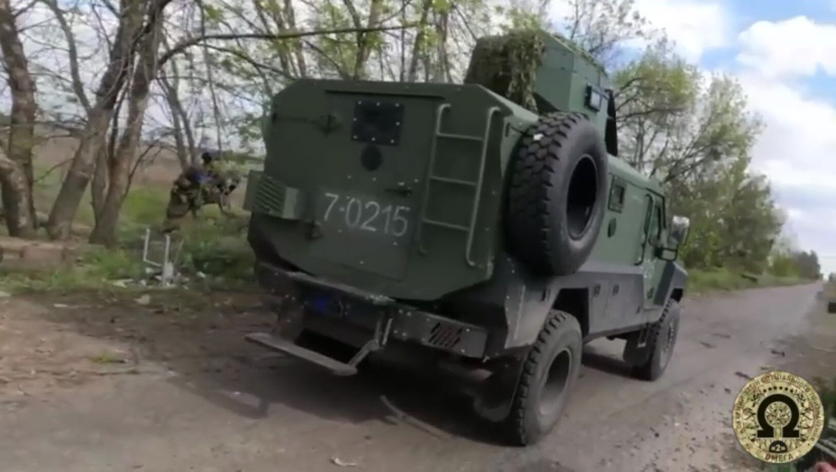 Захисники України показали штурм ворожих окопів на Покровському напрямку: на кадрах чутно прольоти дронів. Відео