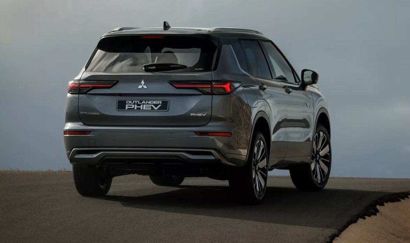 Новий Mitsubishi Outlander 2025 готують до виходу на ринок який мотор у гібрида Міцубісі OBOZ.UA