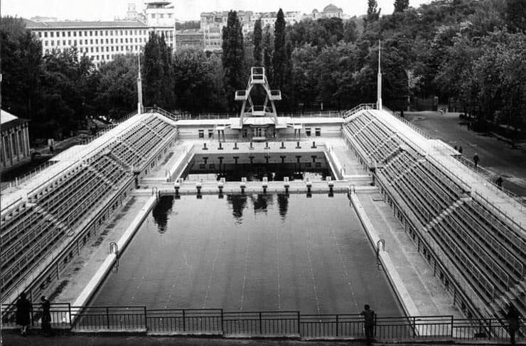 Працював улітку та взимку: раніше на території стадіону "Динамо" в Києві можна було поплавати в басейні. Фото