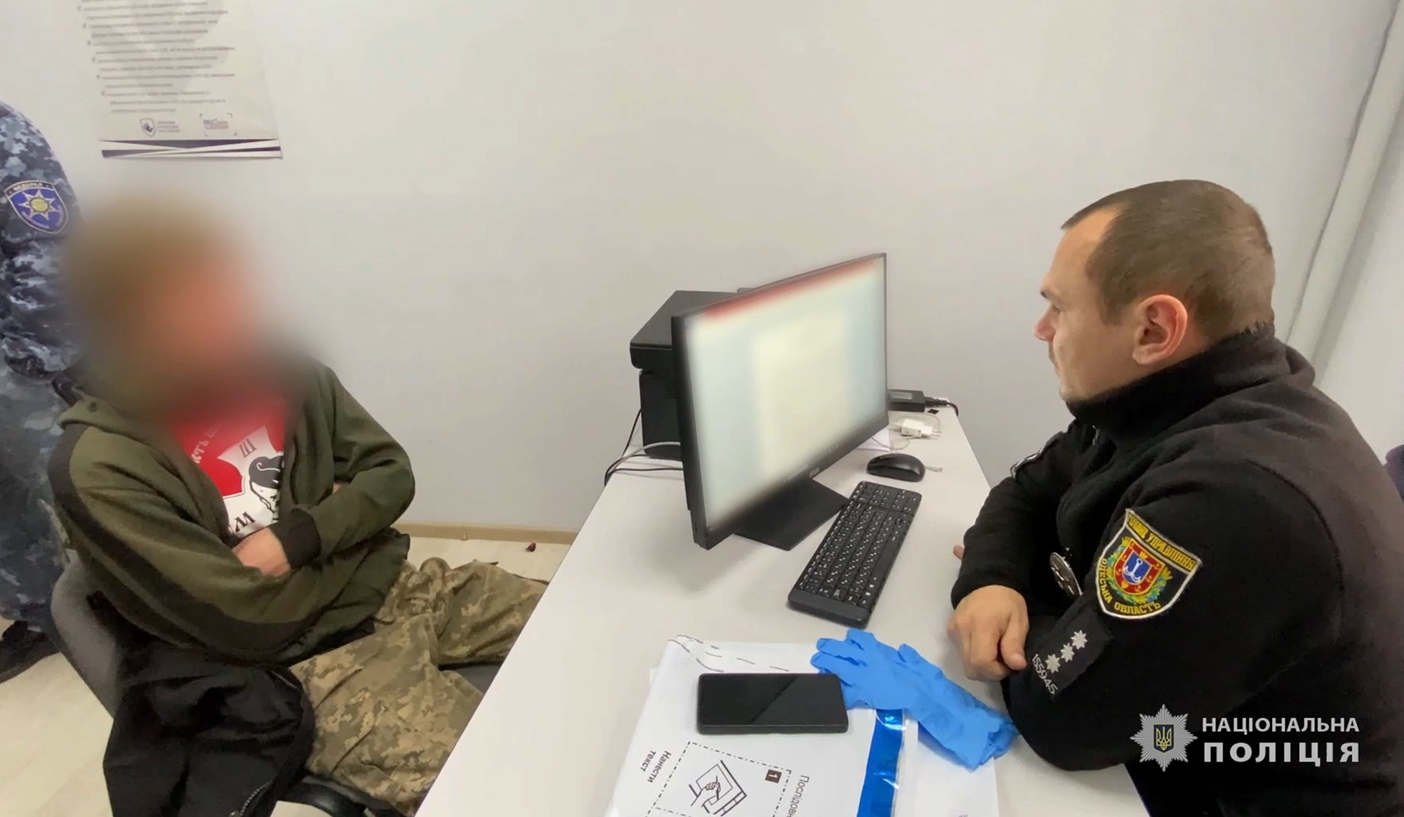 Действовал "по заказу": в Одесской области задержали 20-летнего парня, который поджег сельский совет. Фото