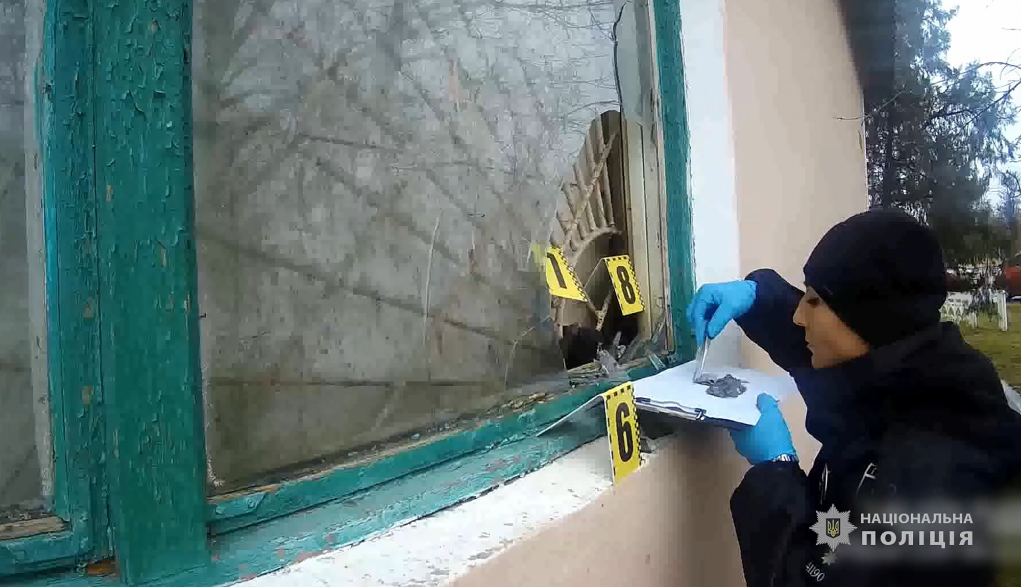 Действовал "по заказу": в Одесской области задержали 20-летнего парня, который поджег сельский совет. Фото