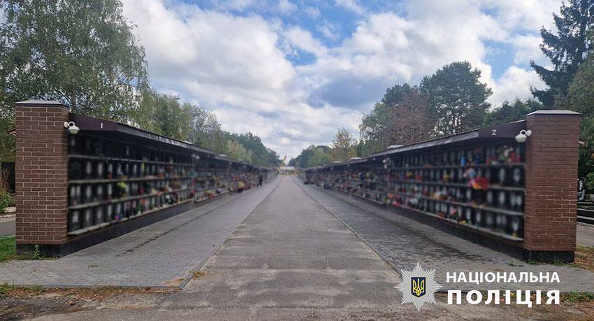 &quot;Ganó&quot; casi 900.000 UAH por ladrillos para el columbario en el Cementerio Forestal de Kiev: se sospecha del contratista. Foto