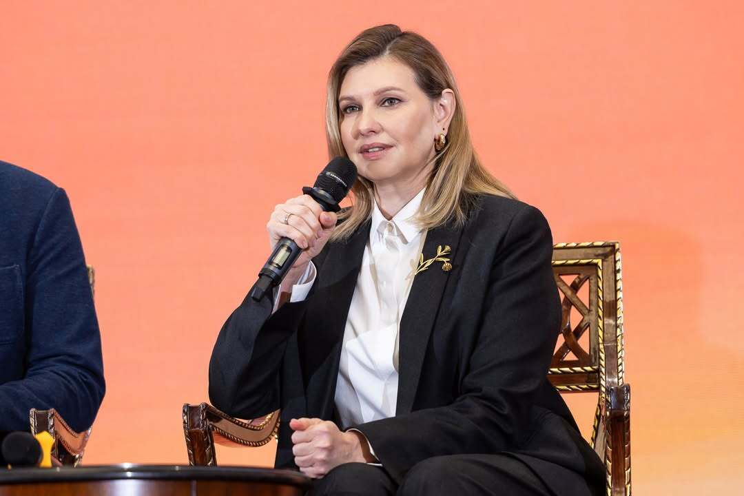 Журналістка пролила світло, як відбуваються приватні зустрічі з Зеленською в умовах війни: телефон забрали, подарунки перевіряли на токсини