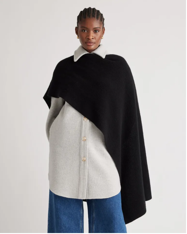 Любимый аксессуар французских модниц: как стильно носить кашемировый шарф в 2025 году