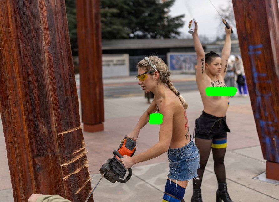 Учасниць Femen відпустили з в'язниці через дві доби після оголеної акції біля будівлі ООН у Женеві: що відомо
