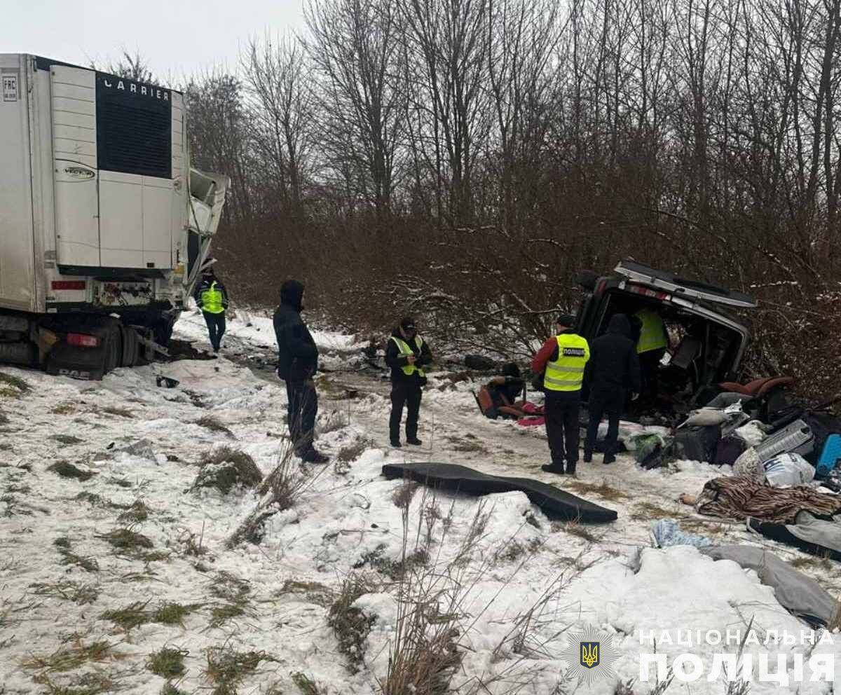 На Львовщине произошло страшное ДТП с тремя автомобилями: погибли семь человек. Фото