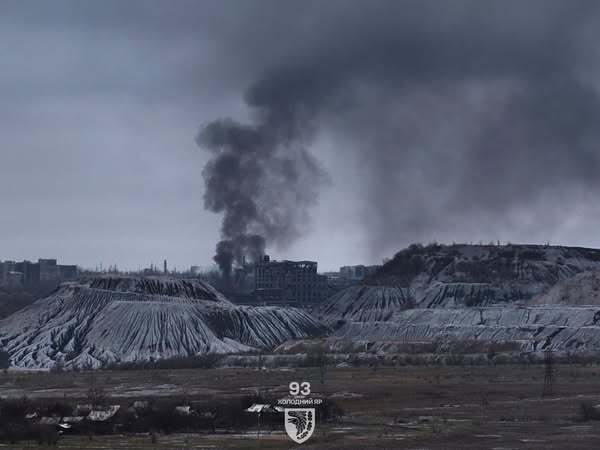 Заснеженный, разрушенный, в огне и копоти: военные ВСУ показали, как сегодня выглядит Торецк. Фото