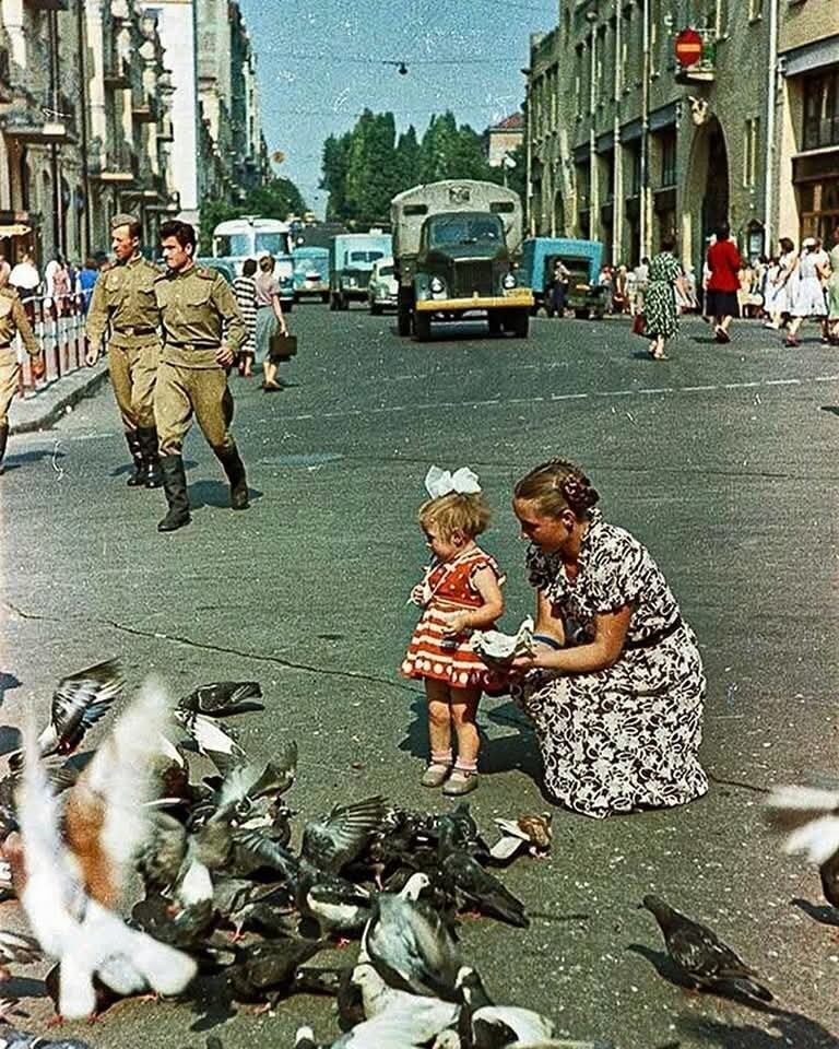 Майдан без "Глобуса" та Хрещатик без реклами: яким був Київ на фотографіях Бориса Градова. Архівні фото
