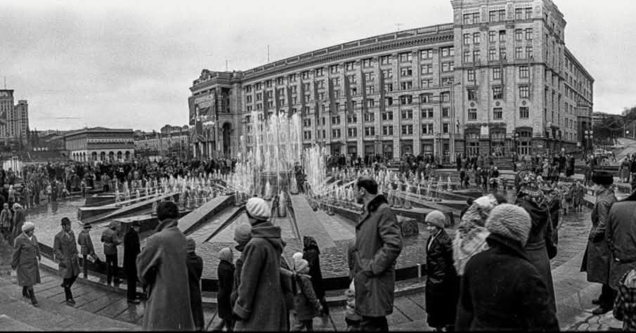 Майдан без "Глобуса" та Хрещатик без реклами: яким був Київ на фотографіях Бориса Градова. Архівні фото
