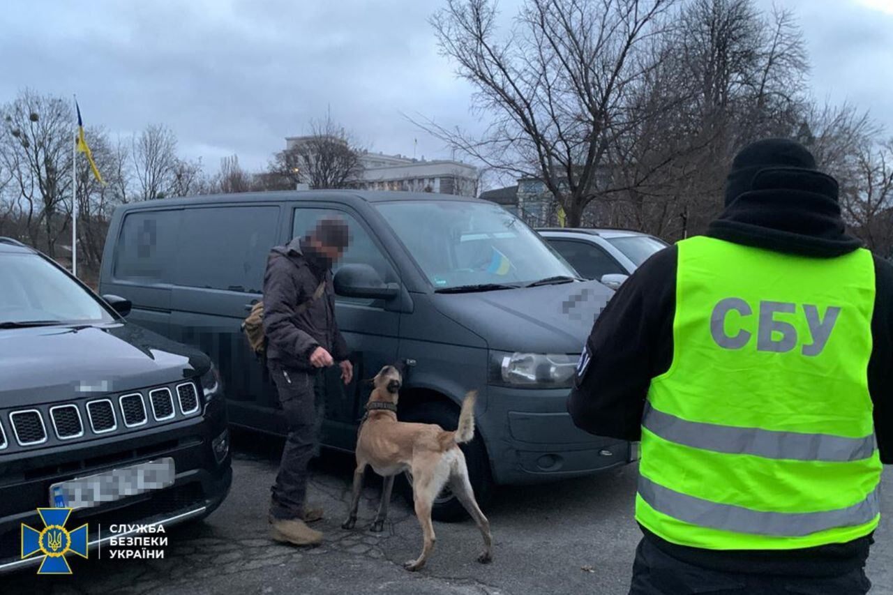 Перевіряють документи та можуть обмежити проїзд: СБУ проводить безпекові заходи в центрі Києва. Фото