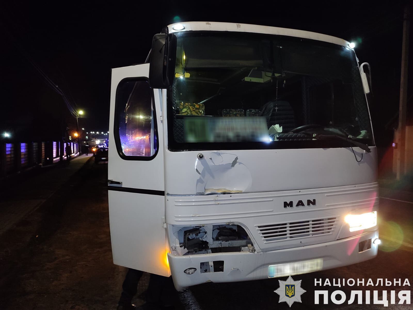 На Львівщині автобус збив пішохода, чоловік загинув на місці: деталі трагедії. Фото