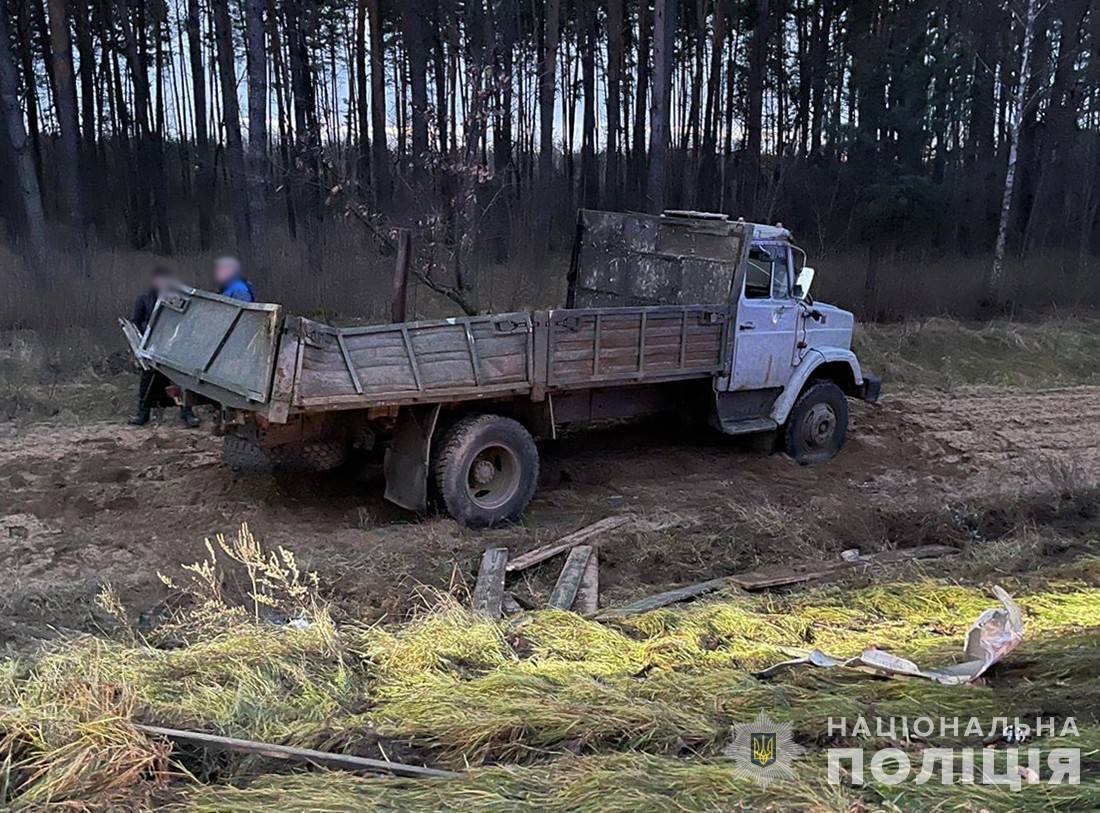 На Житомирщині зіткнулися вантажівка й автобус, серед постраждалих – дитина. Фото