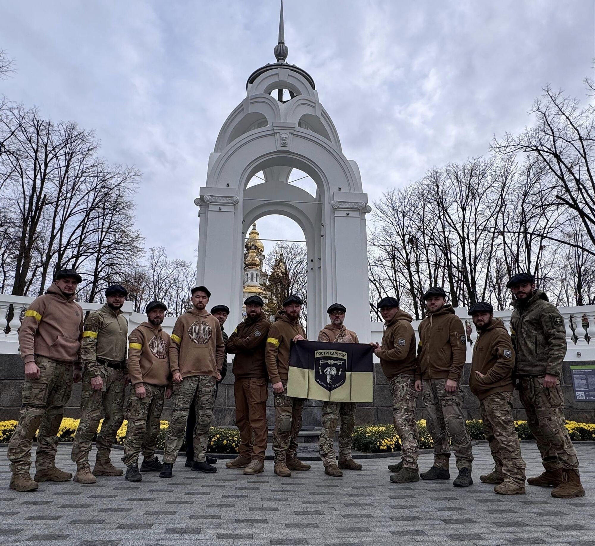 Продюсер "Гострих картузів" надіслав українським військовим несподіваний подарунок з Англії