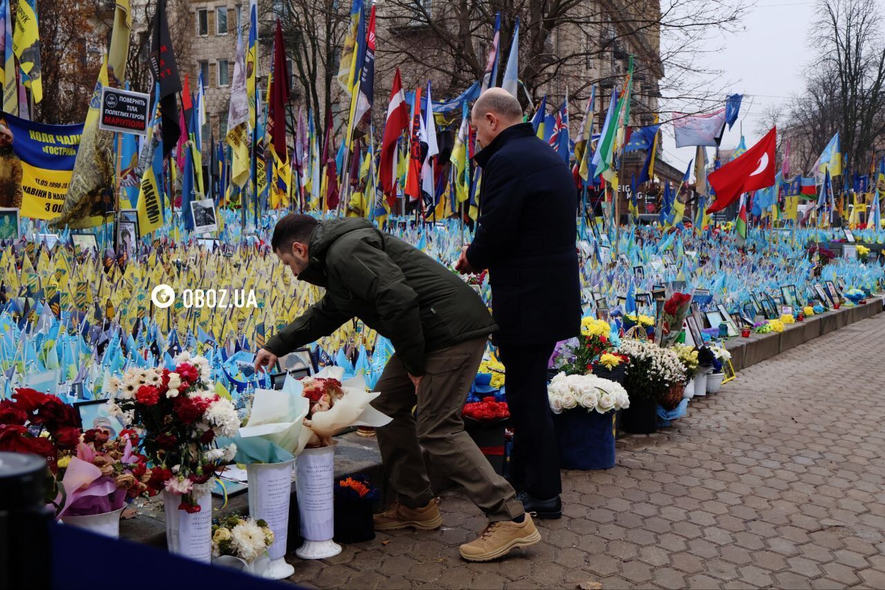 Почтили погибших Героев и осмотрели беспилотники: Шольц прибыл в Украину и провел встречу с Зеленским. Фото и видео