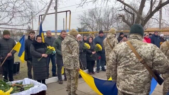 Йому назавжди буде 29: на Дніпропетровщині попрощалися з воїном, який загинув у боях за Україну. Фото і відео