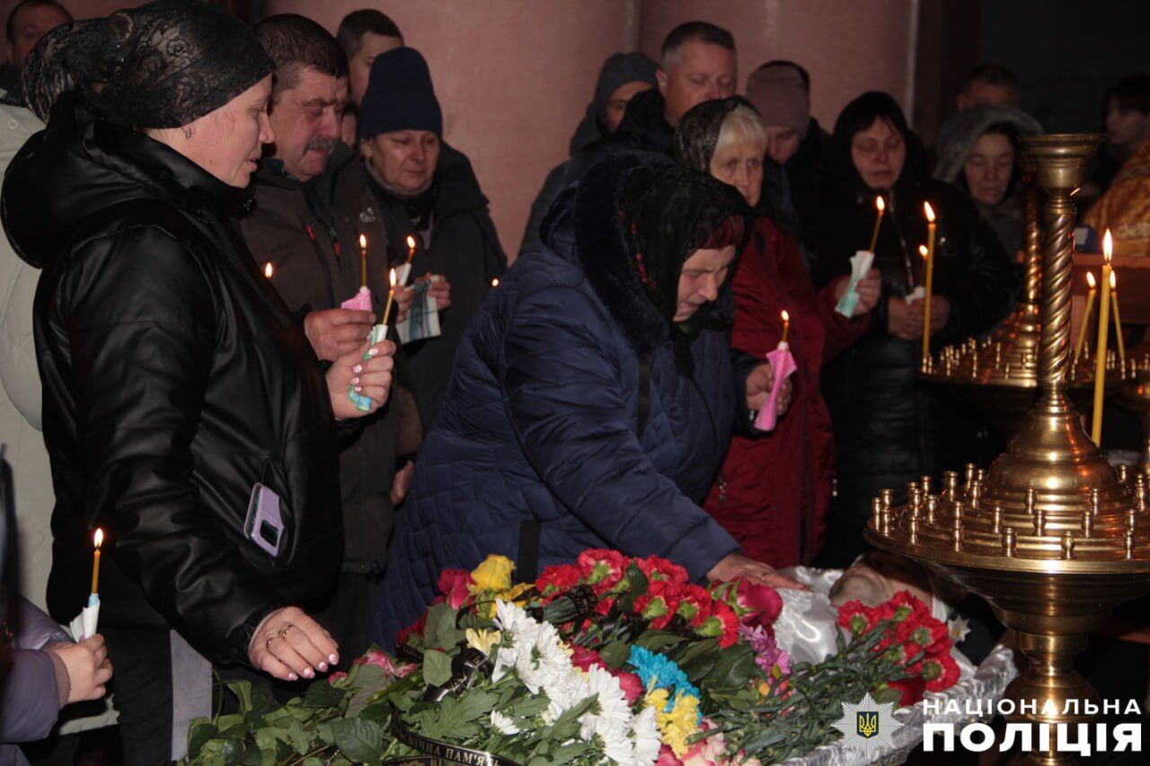 Без батька залишилося троє дітей: на Чернігівщині попрощались із поліцейським Сергієм Хавлуком, якого вбив російський дрон. Фото