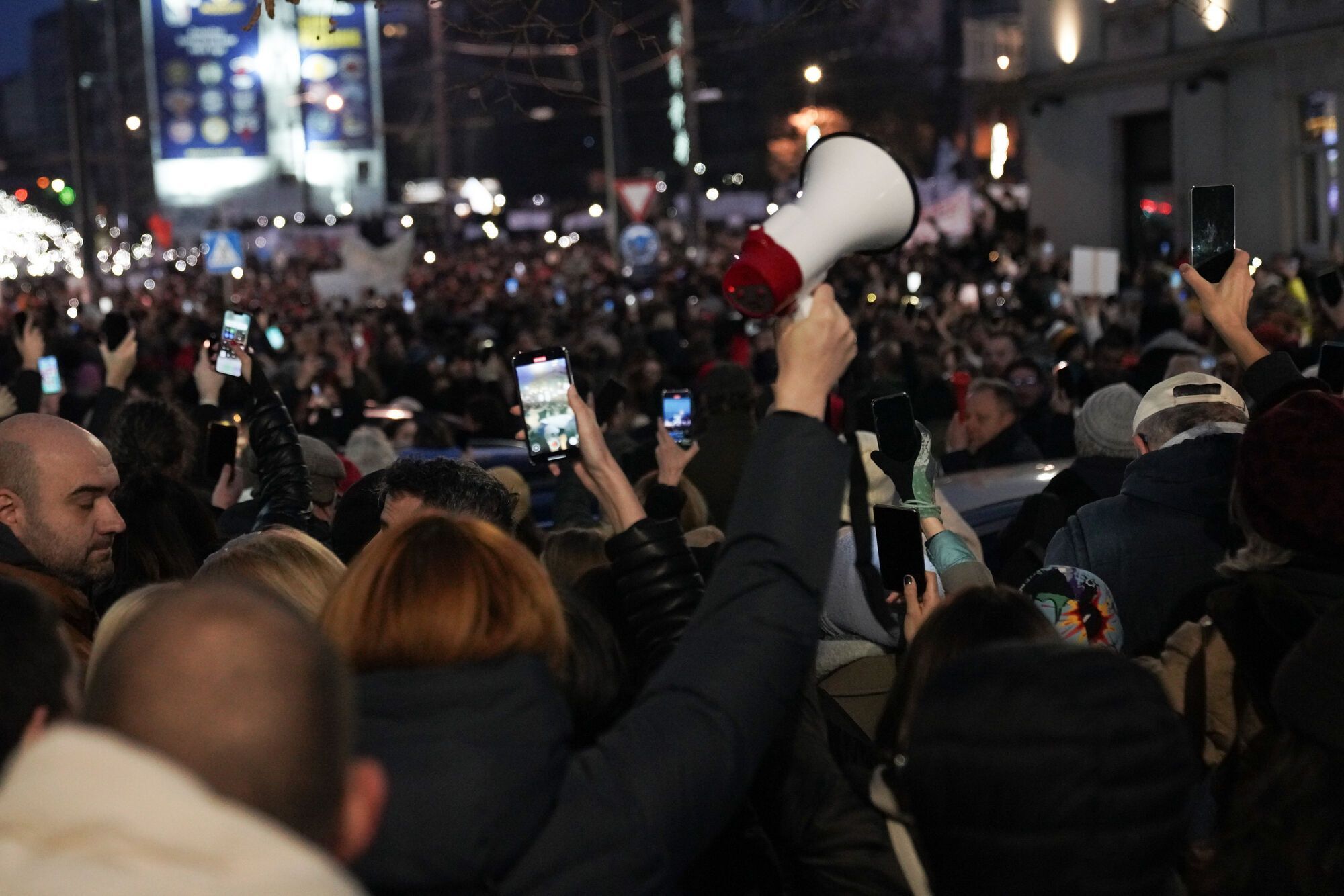 В Белграде студенты вышли на протест: потребовали наказать виновных в трагедии в Новом Саде. Видео