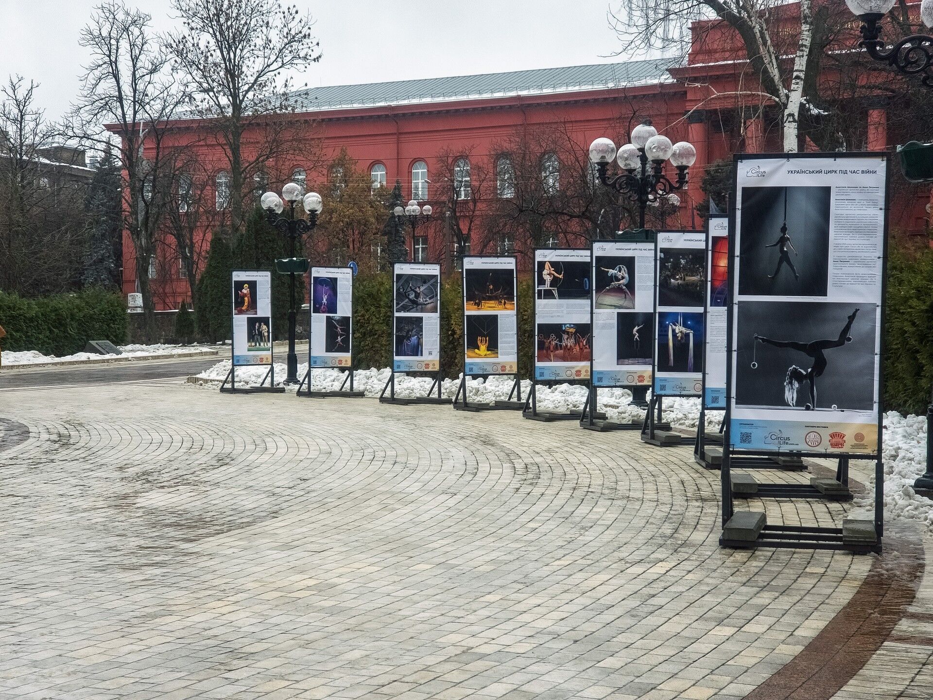 "Делают чрезвычайные вещи": в Киеве открылась выставка, посвященная работникам украинского цирка