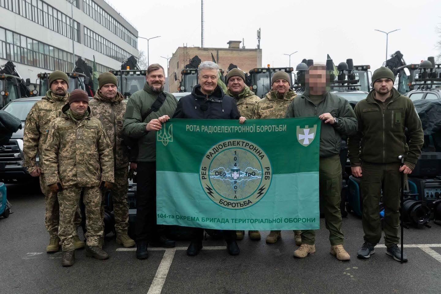 Порошенко передав ще 7 комплексів "Ай-Петрі" на фронт і подякував виробничникам, які працюють з випередженням графіка