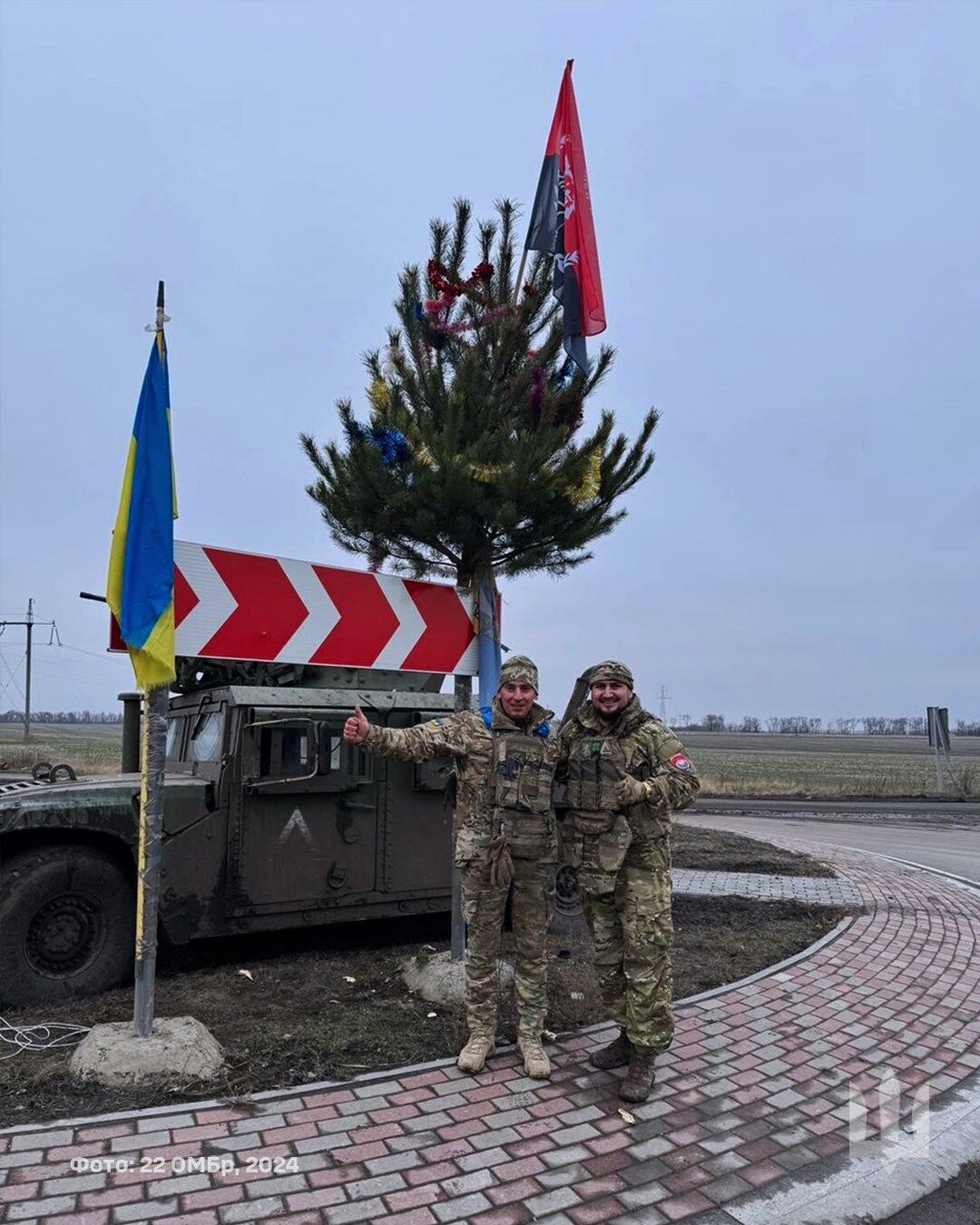 Украинские воины установили новогоднюю елку в Судже на Курщине: фото взбудоражило сеть