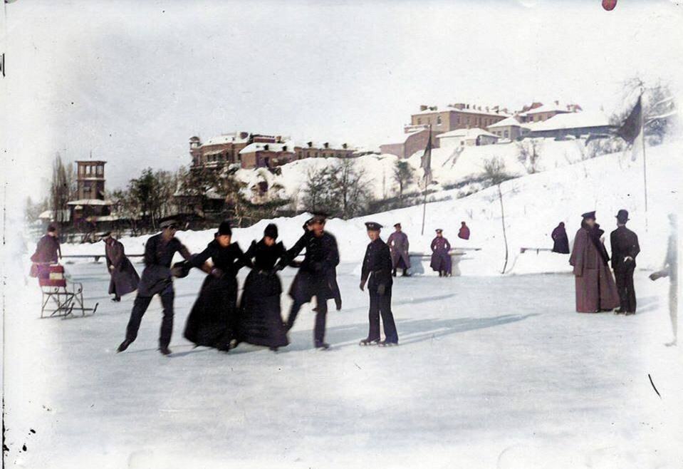 В сети показали, как одевались жители Киева зимой в 1900-х годах. Архивные фото