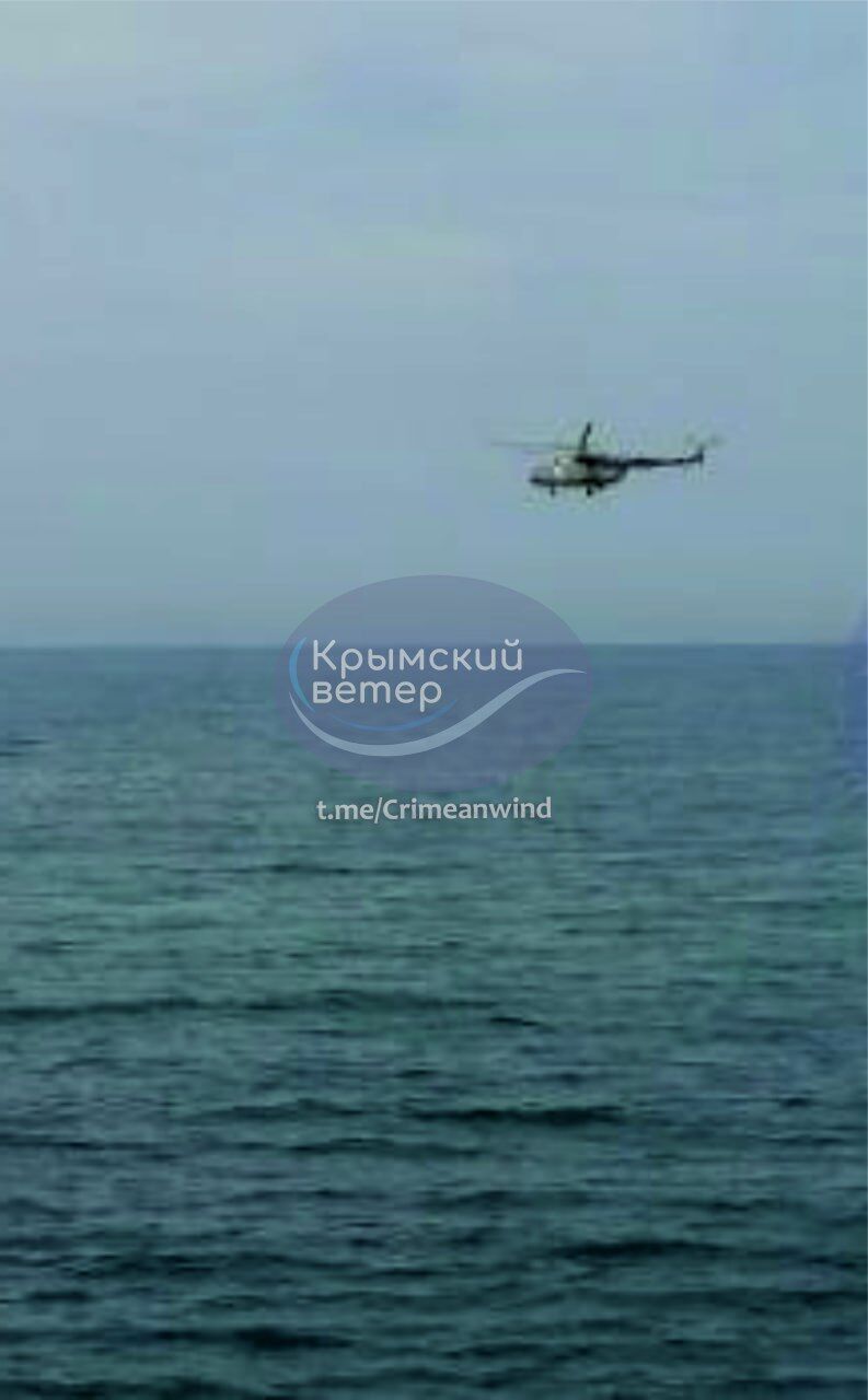 Над Керченською протокою зафіксували підвищену активність військових вертольотів РФ. Фото