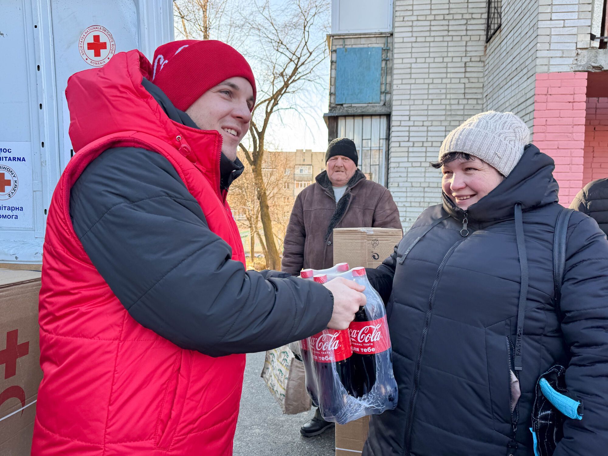 Свята разом з Coca-Cola: 1,5 мільйона пляшок у подарунок для тих, хто найбільше потребує підтримки