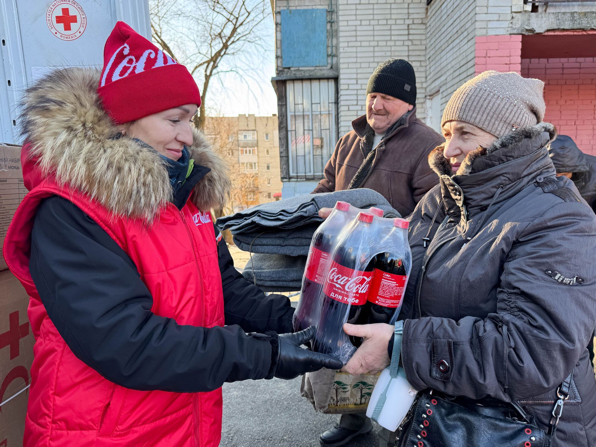 Свята разом з Coca-Cola: 1,5 мільйона пляшок у подарунок для тих, хто найбільше потребує підтримки