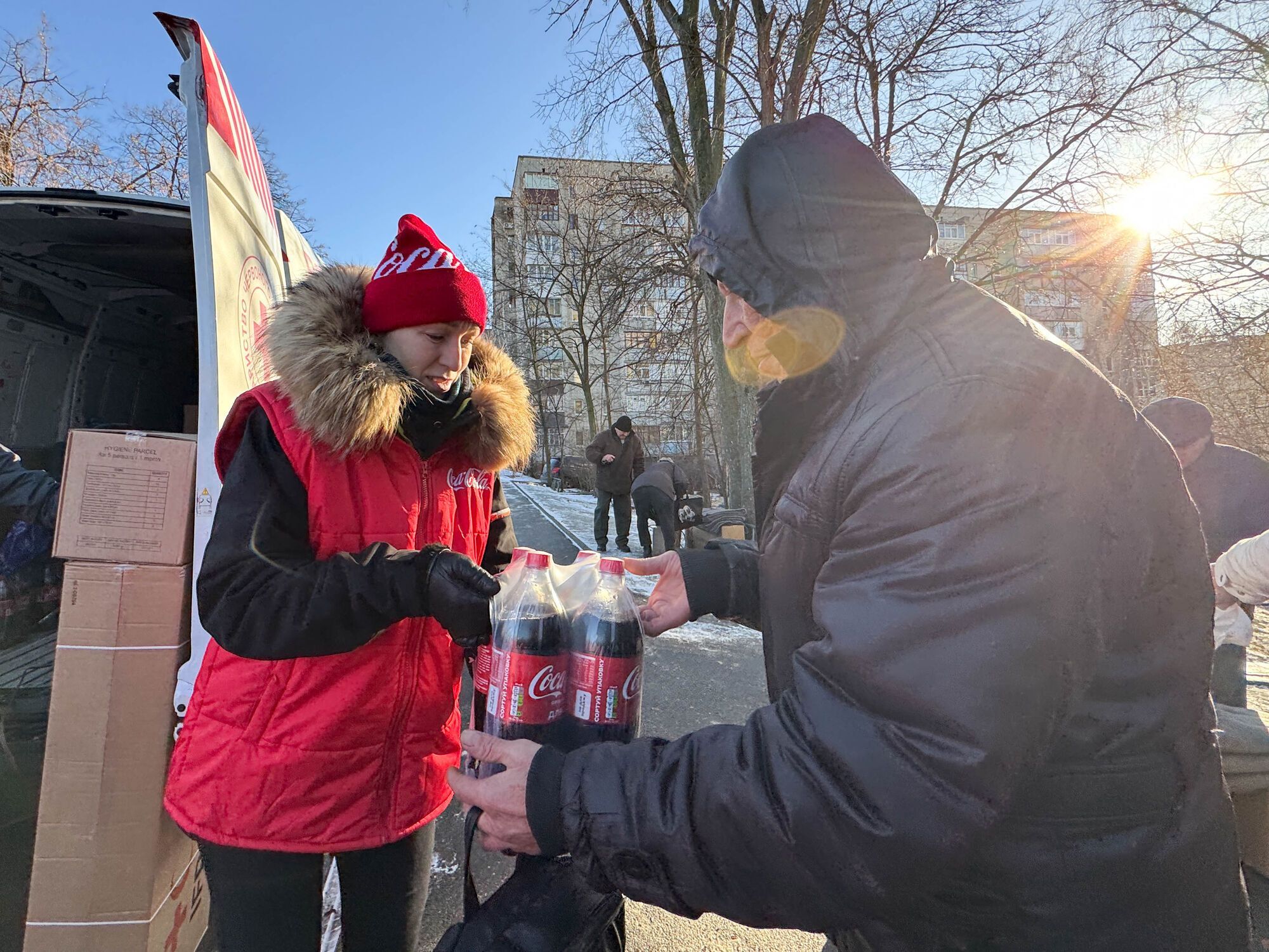 Свята разом з Coca-Cola: 1,5 мільйона пляшок у подарунок для тих, хто найбільше потребує підтримки