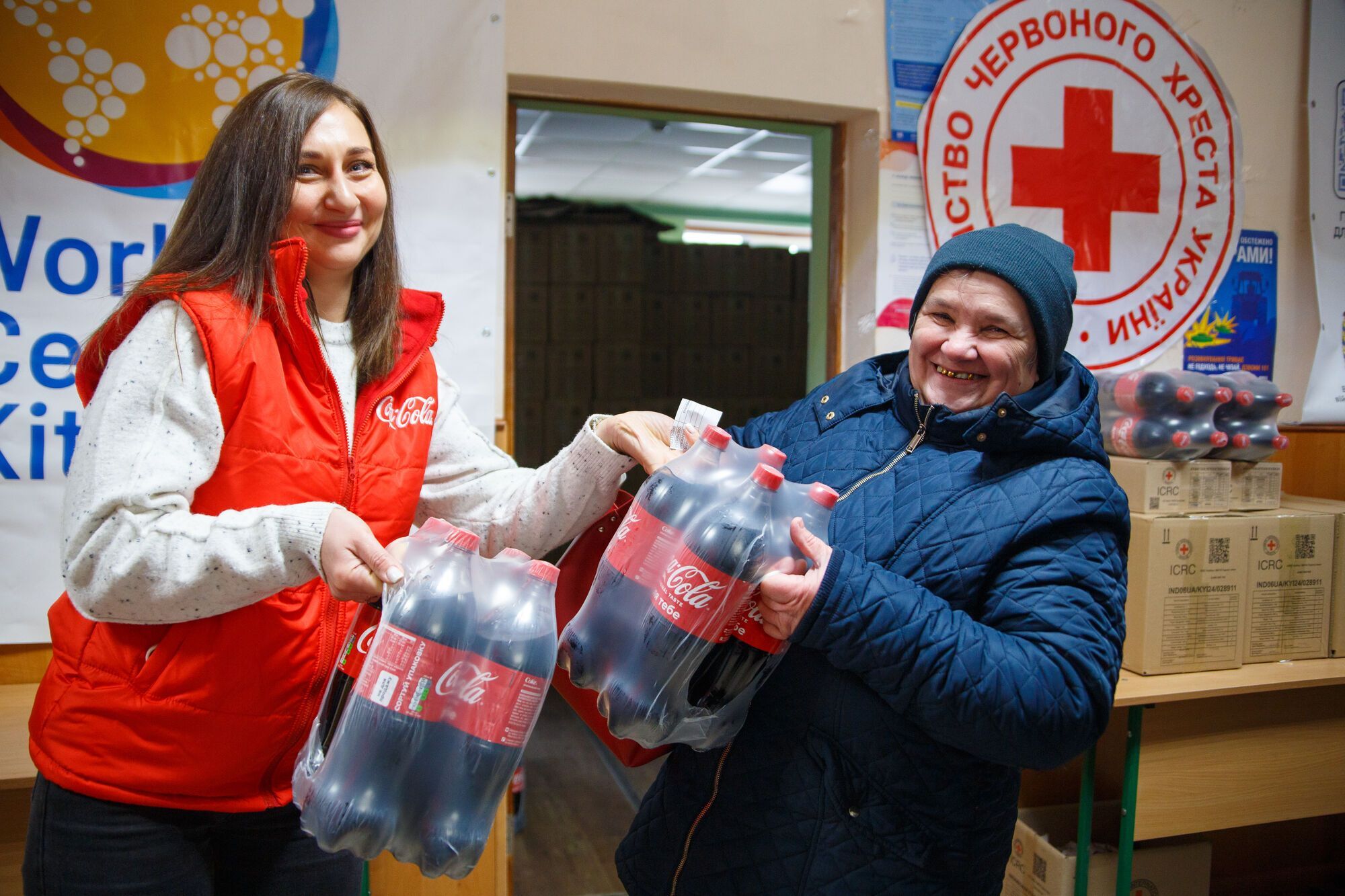 Свята разом з Coca-Cola: 1,5 мільйона пляшок у подарунок для тих, хто найбільше потребує підтримки