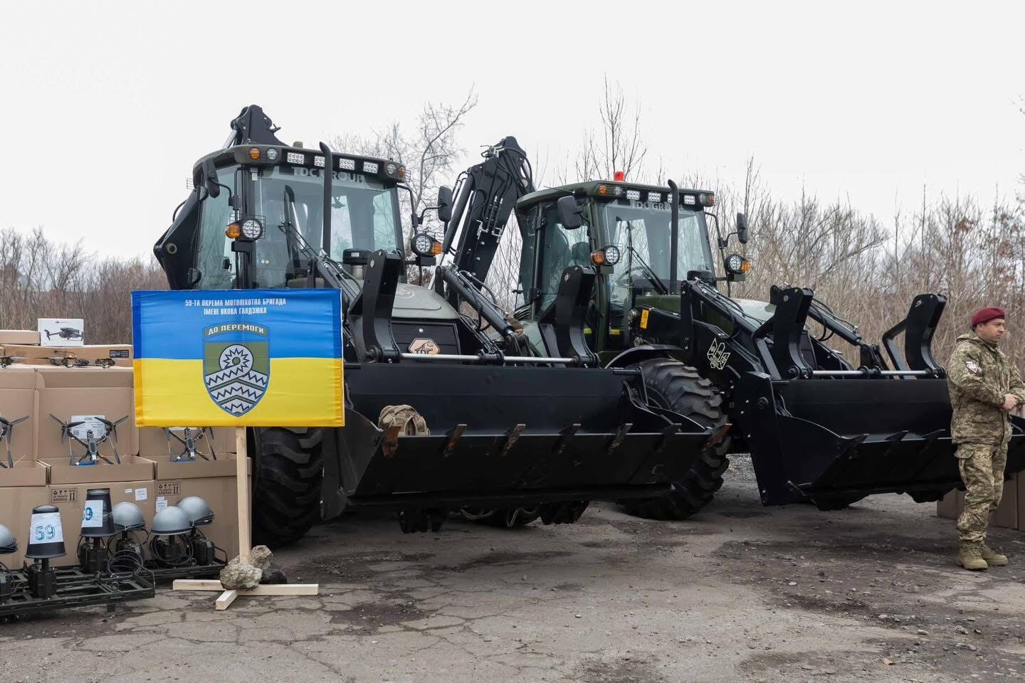 Поки критикани від влади святкують, ми робимо їхню роботу: Порошенко з фронту нагадав, чого не вистачає у війську