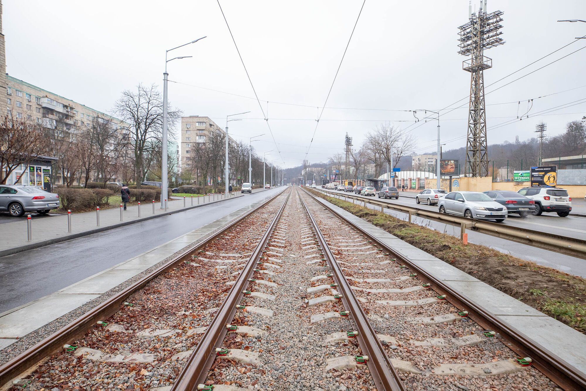 Нова колія та норми безбарʼєрності: у Києві після ремонту відновили рух трамваїв з Подолу на Куренівку. Фото