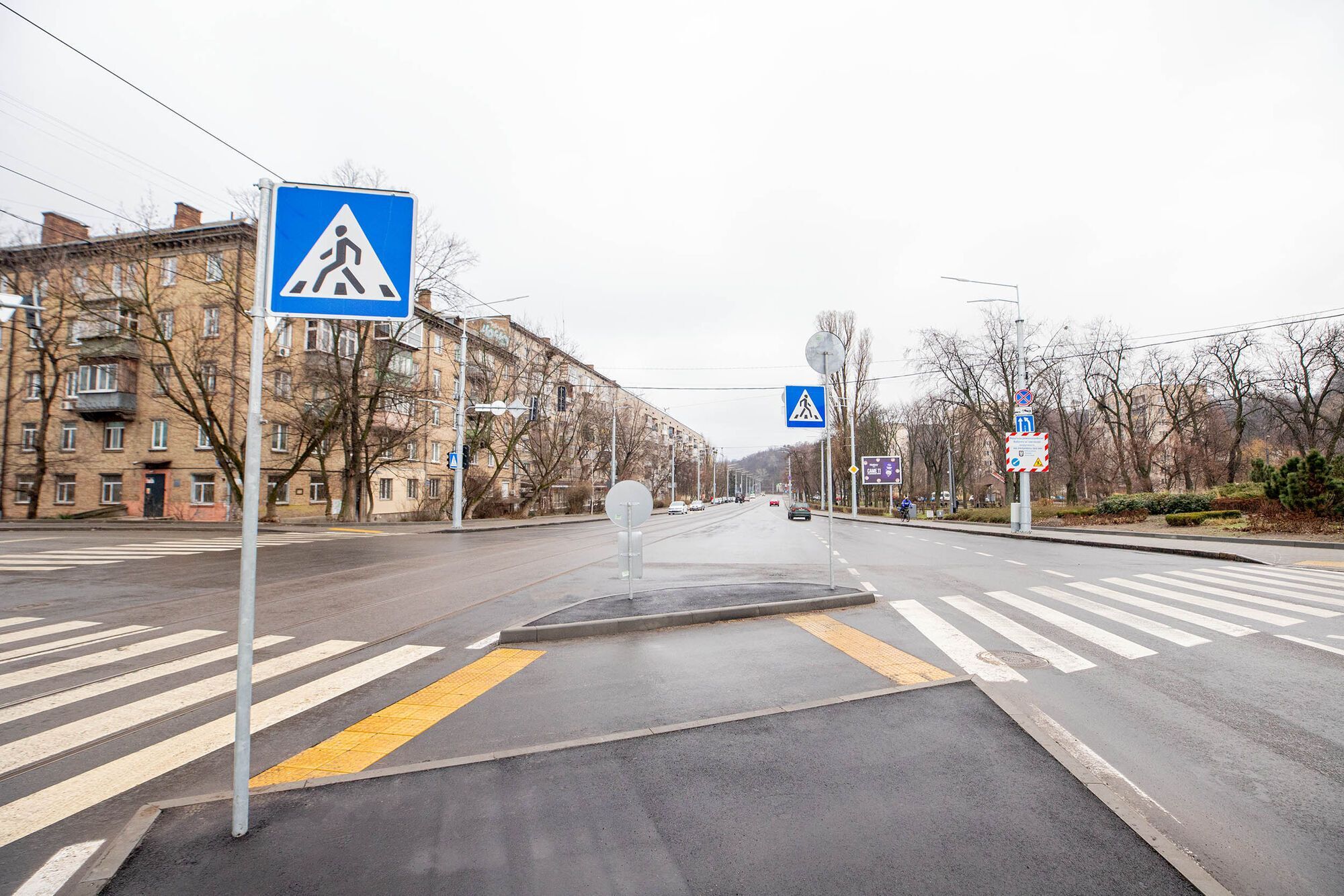 Нова колія та норми безбарʼєрності: у Києві після ремонту відновили рух трамваїв з Подолу на Куренівку. Фото