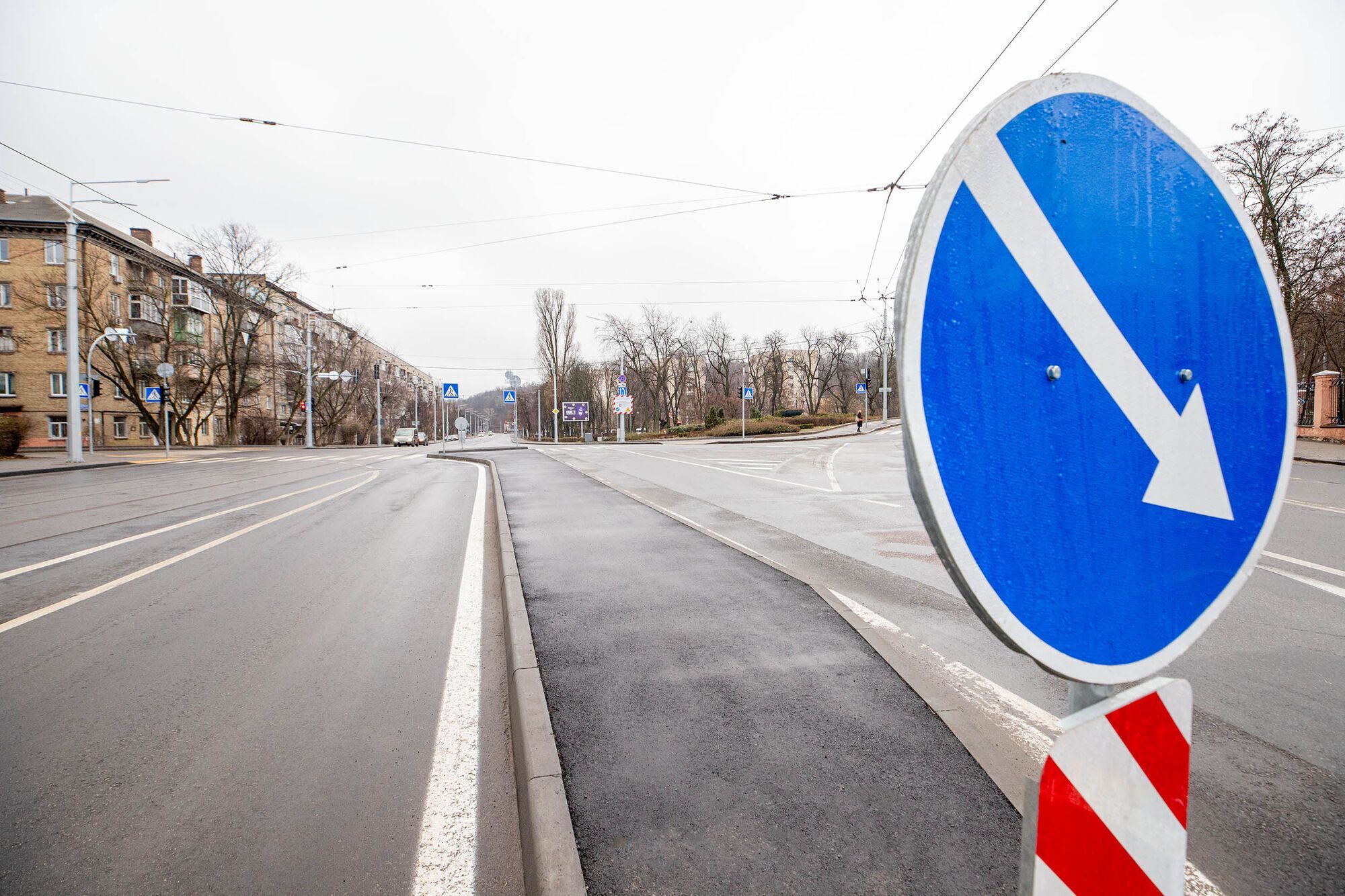 Нова колія та норми безбарʼєрності: у Києві після ремонту відновили рух трамваїв з Подолу на Куренівку. Фото