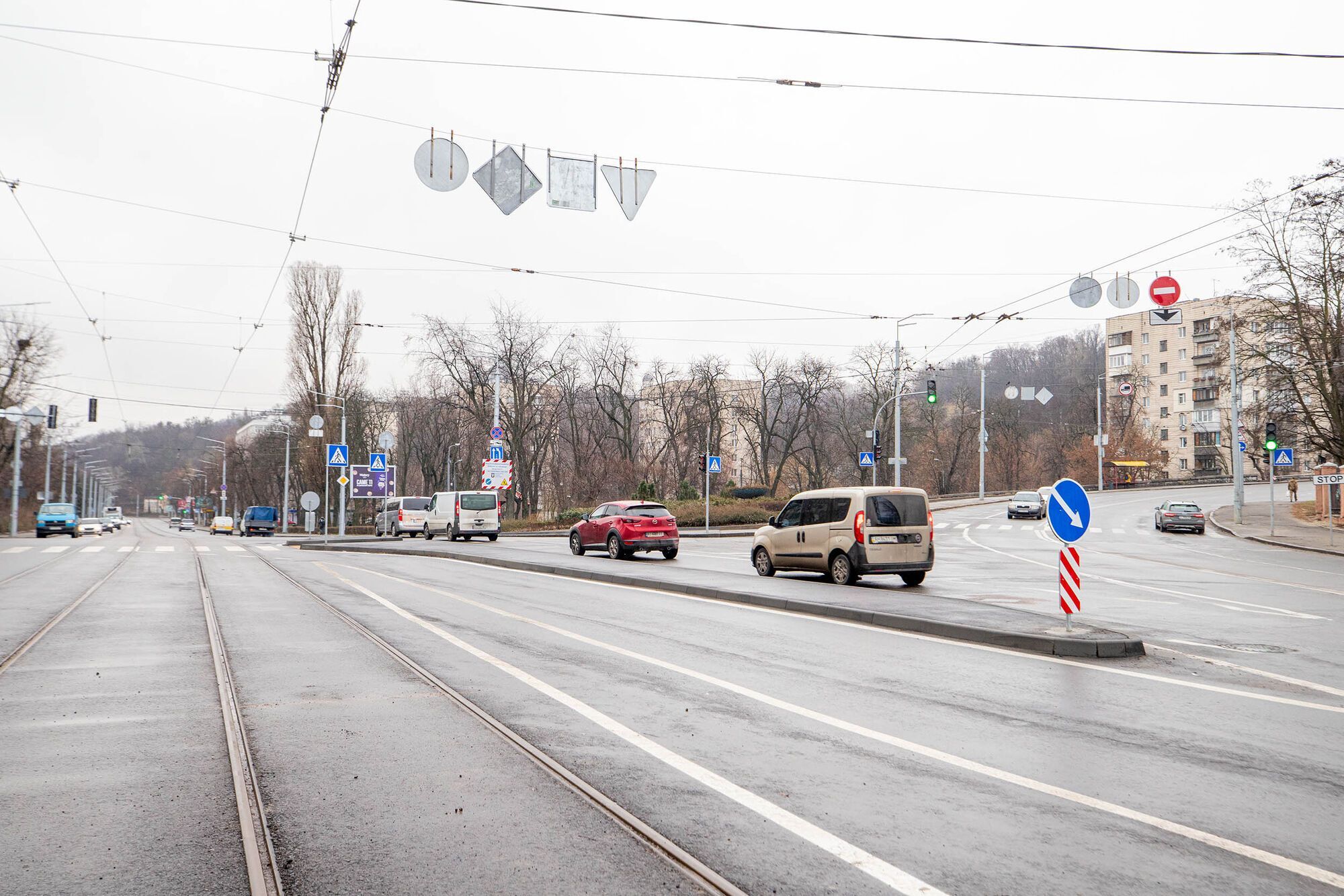 Нова колія та норми безбарʼєрності: у Києві після ремонту відновили рух трамваїв з Подолу на Куренівку. Фото