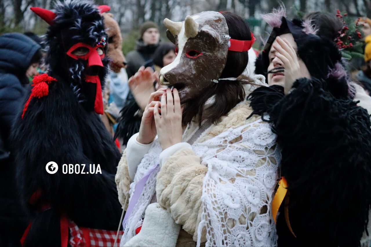 Центром Києва водили Маланку і збирали гроші на дрони для ГУР. Фото і відео