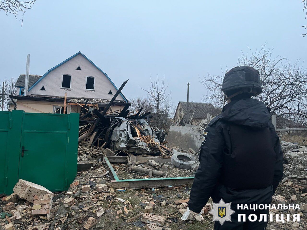 Повреждены частные дома: подробности о последствиях российской атаки в Киевскую область. Фото