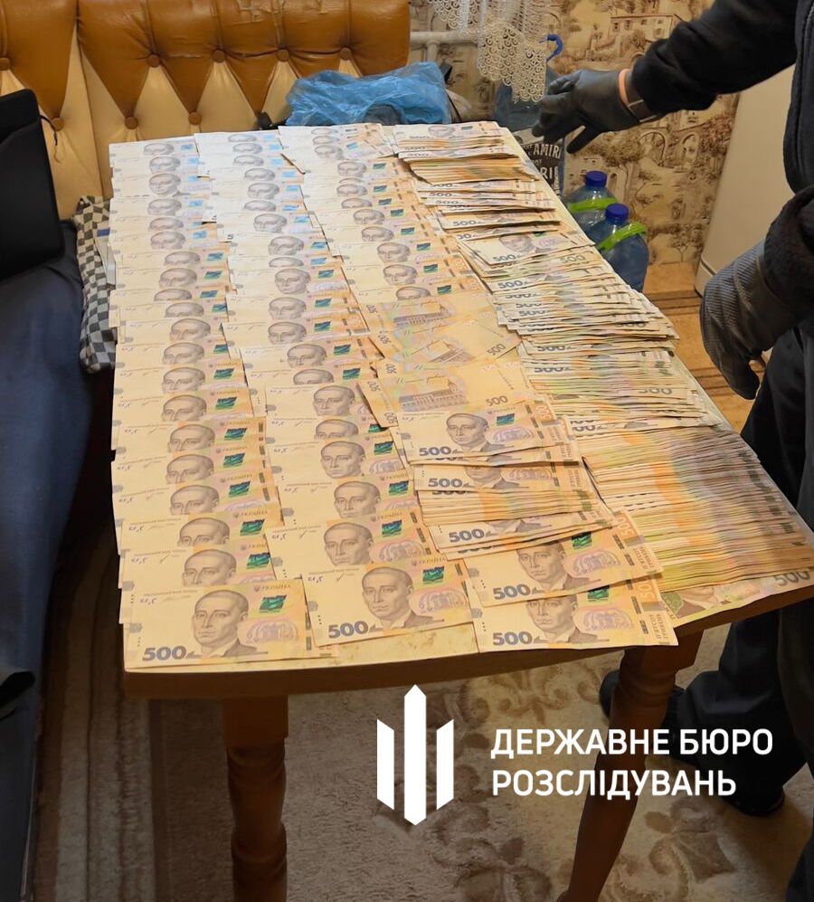 ДБР повідомило про підозру заступнику командира бригади, який заробляв на підлеглих: подробиці