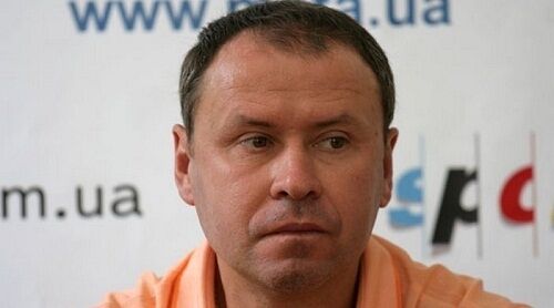 Знаменитий тренер українського футбольного клубу напав на арбітра та був покараний. Відео