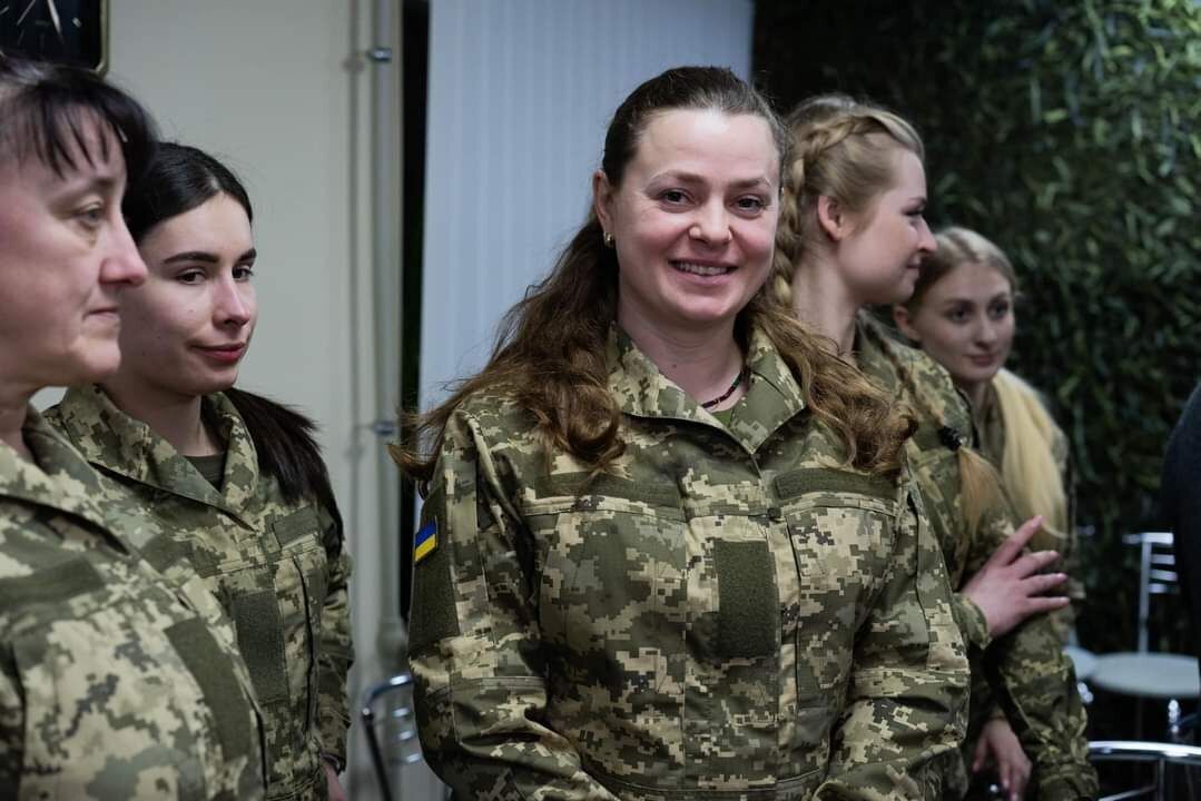 У ЗСУ вперше почали видавати жіночу військову форму: у чому її особливості. Фото