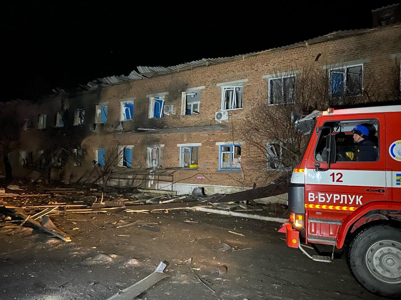 У Харкові та області пролунали вибухи: росіяни вдарили КАБами по цивільній лікарні. Фото