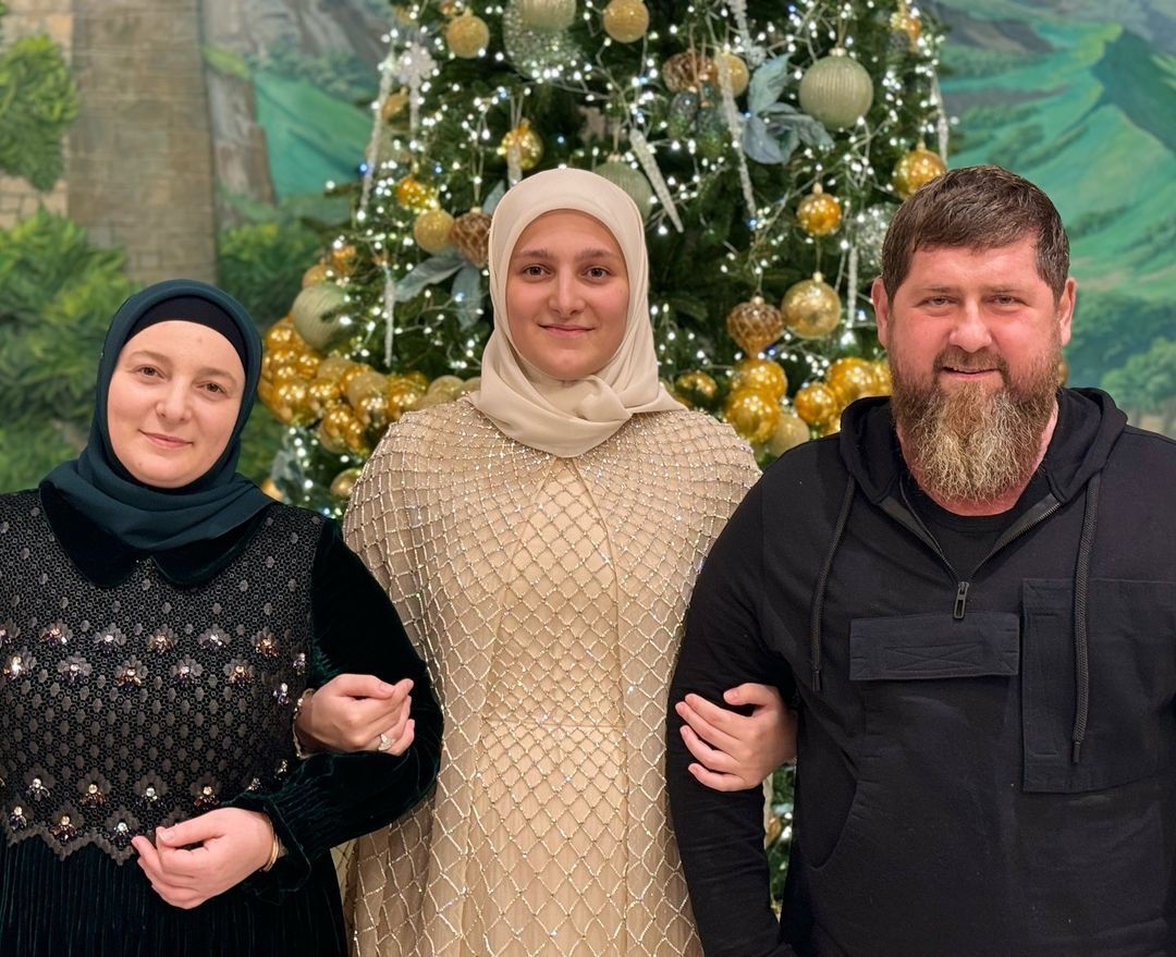 Шесть дочерей Кадырова. Кто является любимицей "миньона" Путина и почему вся семья боится младшую Эсет