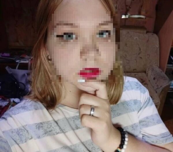У Росії дівчину заарештували за сережки в кольорах веселки, звинувативши в "екстремізмі". Фото