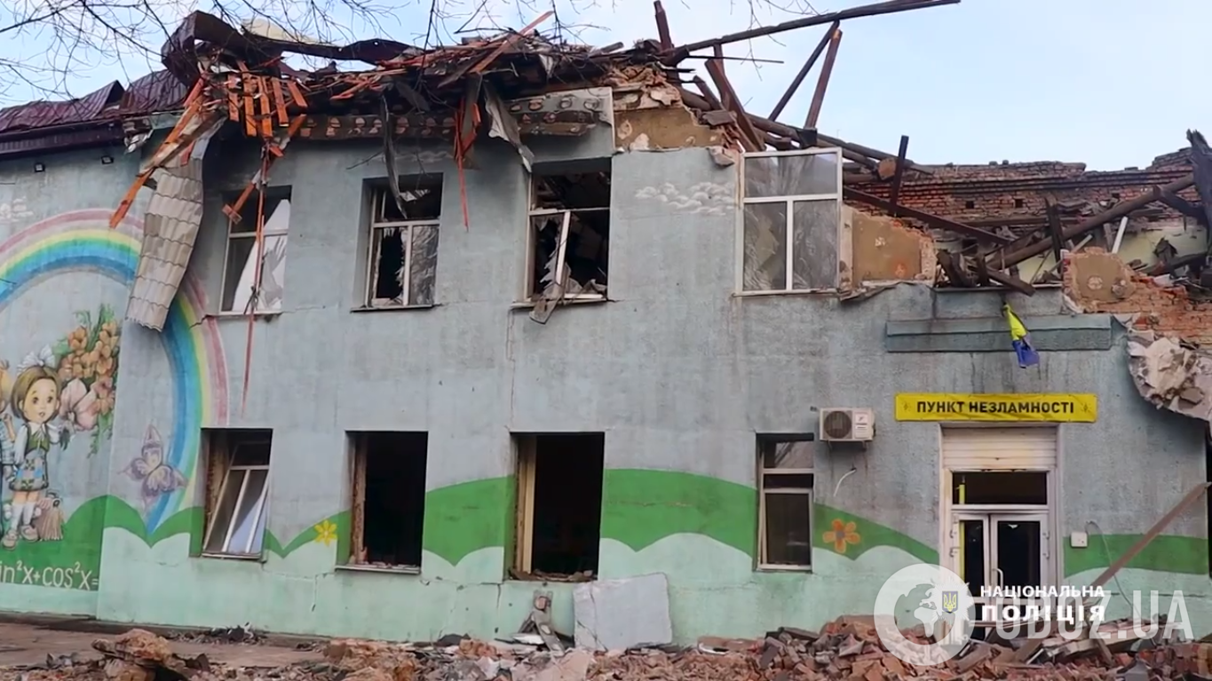 Школа города Мирноград после российского обстрела