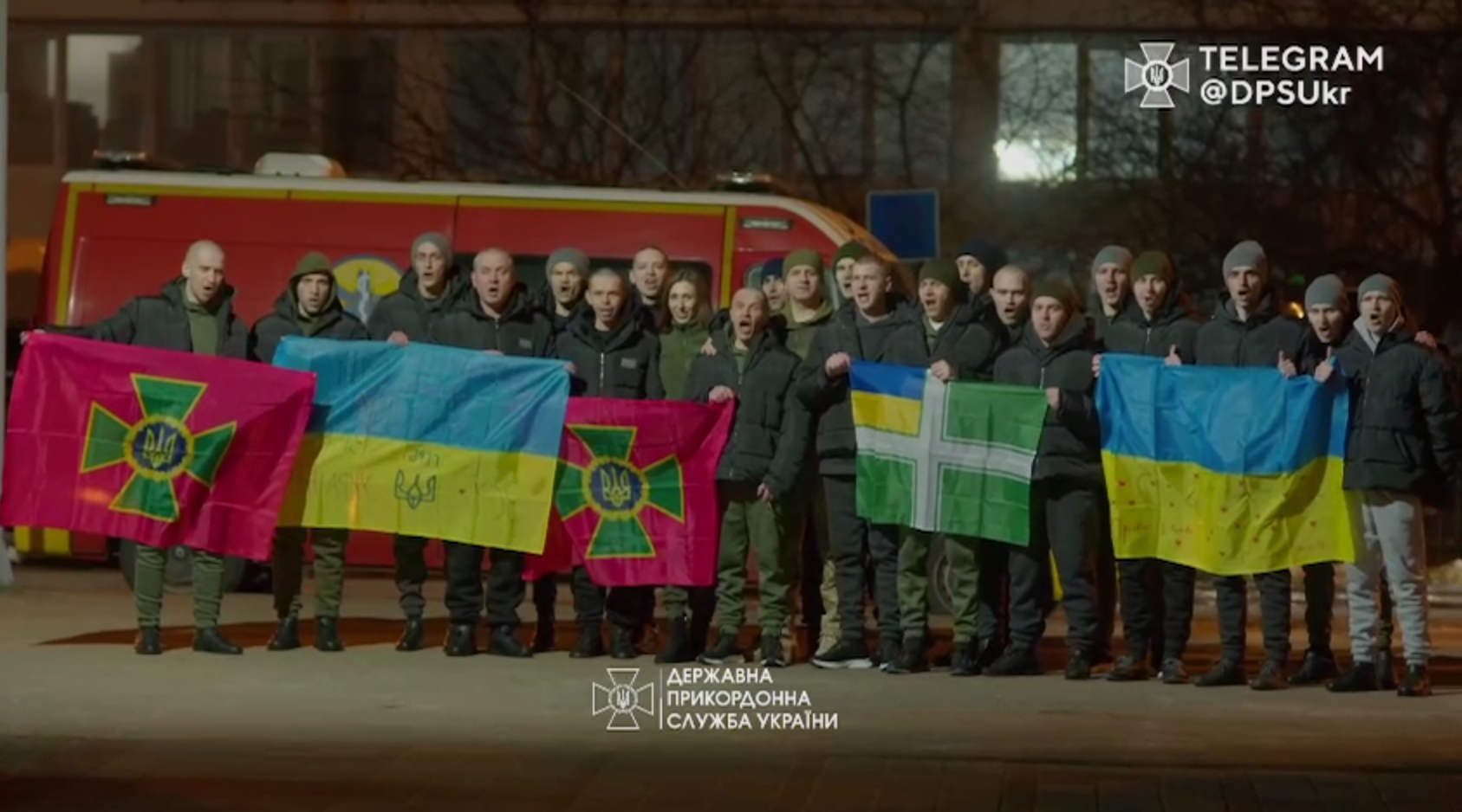 "Привіт, мамо, я повернувся": у ДПСУ показали зворушливі кадри з українцями, яких вдалося повернути з полону. Відео