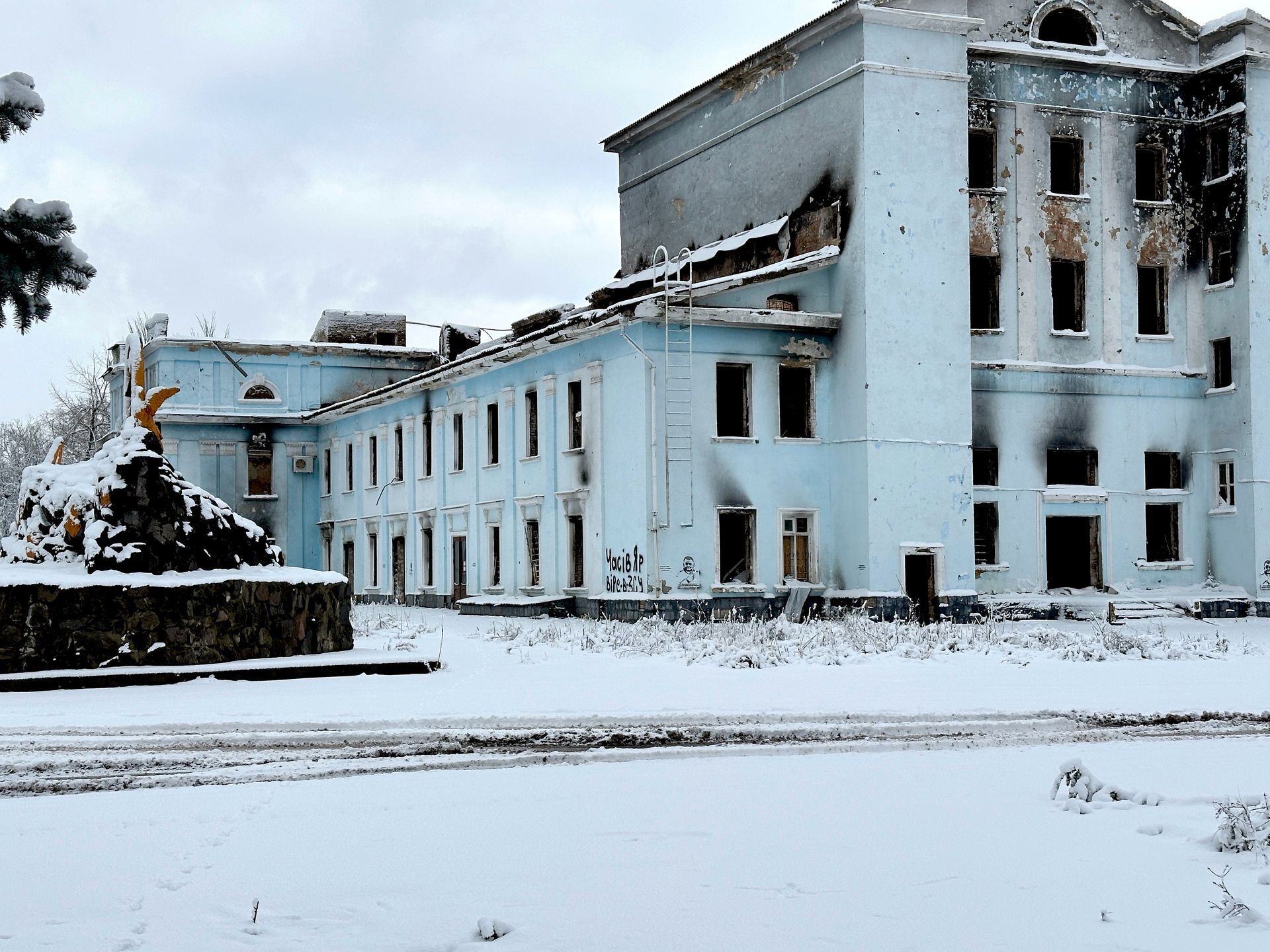 "Руйнування у місті просто катастрофічні": як живе Часів Яр за 5 км до лінії фронту. Фото