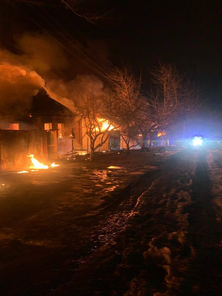 Окупанти влучили "Шахедами" в АЗС у Харкові: згоріло 15 будинків, загинули діти. Фото і відео